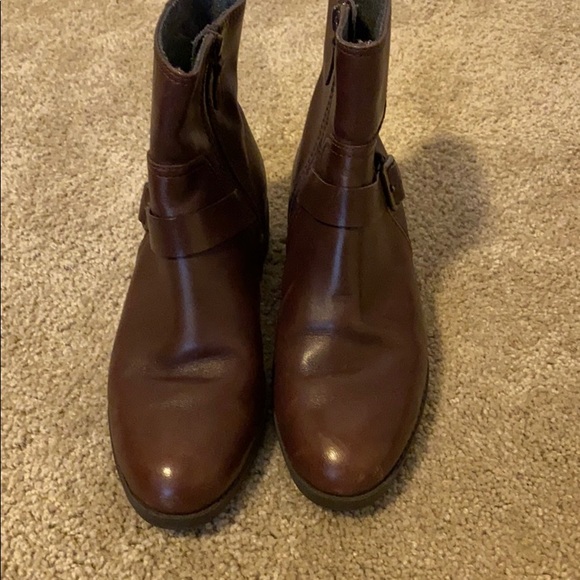 Cole Hann waterproof leather boots. - Picture 2 of 4